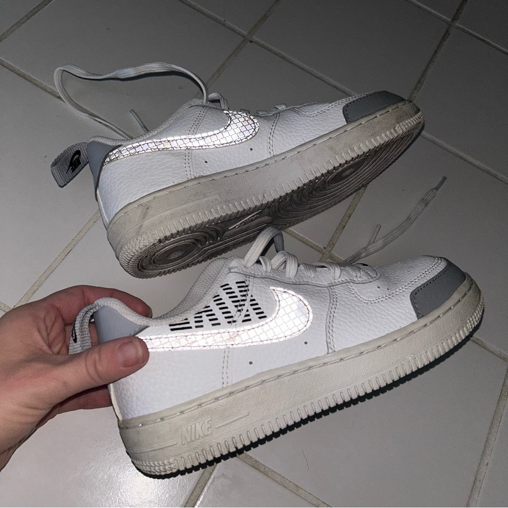 Kids white grey Air Force 1 Nike in great shape kids child size 2 Y silver beige - Picture 3 of 16